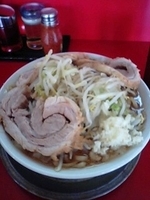 「ラーメン・豚増し 700円+150円」@ジャンクガレッジ 東大宮店の写真