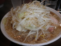 「ラーメン（650円）野菜・ニンニク」@ラーメン二郎 武蔵小杉店の写真
