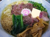 「丸鶏黄金厚切りチャーシューメン（1200円）+スペシャルトッピン」@MENYA 食い味の道有楽の写真