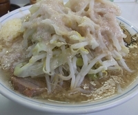 「らーめん+魚粉（野菜多め・ニンニク・脂多め）」@ラーメン大 我孫子店の写真
