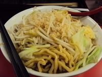 「ご郎（メンカタメ、ヤサイフツウ、アブラフツウ、ニンニクスクナメ）」@麺厨房 豪快家 大森店の写真