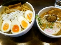 「特製つけ麺（大盛300g）+チャーシュー半肉+味玉」@麺屋 みつばの写真