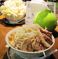 「らーめん大 （400g）+肉増し +ヤサイ・アブラ増し」@クローバーの写真