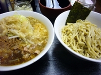 「小つけめん【ヤサイ・ニンニク・アブラ】（730円）+豚入（200」@らーめん豚喜の写真