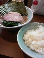 「海苔ラーメン（小）650円+無料ライス（おかわり自由）」@横浜家系ラーメン 五十三家の写真