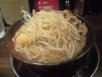 「しょうゆラーメン（700円） ニンニク」@製麺所 豚とこむぎ 2號の写真