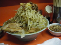 「ラーメン+豚増し（ヤサイニンニクアブラ）」@ラーメン富士丸 神谷本店の写真