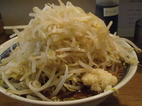 「らーめん（650円） ※ 野菜+ニンニク」@らーめん こじろう526 日暮里店の写真