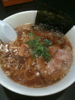 「醤油味ラーメン¥590（オープニングキャンペーンで半額￥290）」@東麺房 子安店の写真