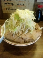 「ラーメン豚入り（野菜、カラメ）」@ラーメンアキラの写真