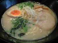 「とんこつ塩ゴーゴー（650円）+炙りチャーシュー丼（280円）」@麺屋 ゴ→ゴ→ラ～メンの写真