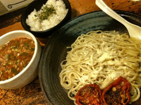 「【10月限定】トマトつけめん（820円）+白めし（100円）」@鶏の穴の写真