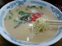 「トンコツ味ラーメン 400円」@黄色いテントのラーメン屋さんの写真