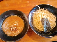 「つけ麺（あつもり）普通盛り700円 ダブルスープ豚骨魚だし」@つけ麺 極の写真