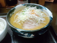 「赤味噌ラーメン650円+ライス（無料）」@梟 環八羽田店の写真