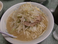 「大盛ラーメン（野菜・ニンニク）」@ラーメン二郎 新宿小滝橋通り店の写真