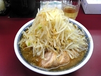 「らーめん 小 豚入り （880円）+野菜チョイ増し（無料）」@らーめん豚喜 川口店の写真