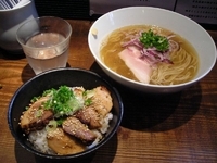 「『煮干塩+限定・トロトロチャーシュー・ステーキ丼（￥700+40」@町田汁場 しおらーめん 進化の写真