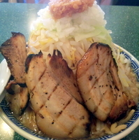 「ふじ麺・普通盛り（麺硬め・こってり・ニンニク）￥700→携帯クー」@大黒屋本舗 高崎沖町店の写真