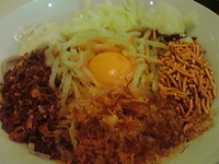 「特製まぜそば（ニンニク・チーズ）」@ジャンクガレッジ イオンレイクタウンmori店の写真