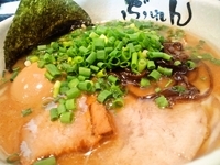 「特製濃厚豚そば+半熟玉子+青ねぎ+白めし（小・ランチタイムサービ」@濃厚豚そば ぶれんの写真