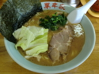 「とんこつ醤油ラーメン300円（半額クーポン使用）」@横浜ラーメン 萬年家の写真