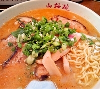 「とんこつしお+チャーシュー増し（700円+200円）」@らーめん 山桜桃 高田馬場店の写真