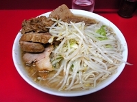 「小ラーメン豚入り（750円）・野菜少なめ・麺固め」@ラーメン二郎 西台駅前店の写真