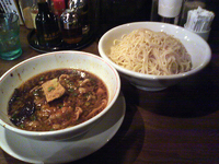 「黒のつけ麺 並（800円）+羽根餃子（350円）」@中華そば キリン食堂の写真