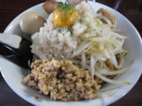 「特まぜそば+生玉子」@ねじ式の写真