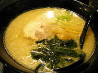 「とん白らーめん・太麺」@らーめん屋本舗 麺龍 仙台駅前店の写真