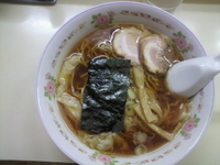 「ワンタンメン+にぎり（持ち帰り）」@東京ラーメン マリオンの写真