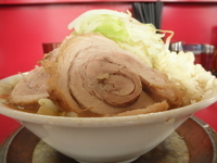 「ラーメン+子豚+ヤサイ・ニンニク増し 「700円+150円+無料」@ジャンクガレッジ 東大宮店の写真