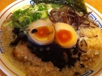 「黒味玉ラーメン（800円）+替玉（100円）」@九州大牟田 柳屋ラーメン ビナウォーク店の写真