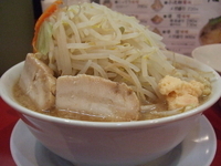 「小次郎醤油 メガ盛り」@ラーメン 剣信の写真