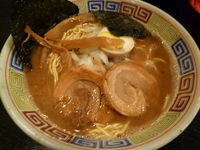 「とんこつ醤油（600円）+替玉（100円）」@長浜らーめん 相模原店の写真