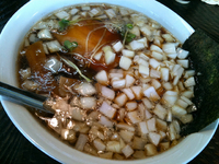 「ラーメン（500円）+タマネギ（50円）」@竹岡ラーメン 梅乃家 五反田店の写真