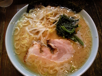 「熟成醤油￥650+中盛り￥100+小ライス￥100」@ラーメン本舗。の写真