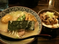 「味玉焼豚とりそば（1100円）+蛍ご飯（200円）」@中華そば 螢の写真