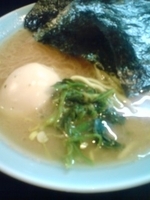 「ラーメン+味付玉子」@横浜ラーメン六角家 船橋店の写真