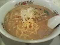 「ミソラーメン+半ライス」@広東料理 楽々亭の写真