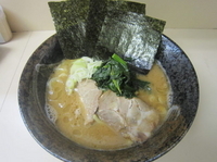 「家系ラーメン、ほうれん草」@家系豚骨ラーメン 戦國家の写真