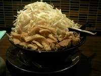 「大しょうゆラーメン（メンマ入り）:無料トッピング→やさいましまし」@製麺所 豚とこむぎ 2號の写真