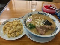 「九州らーめん 半チャーハンセット （830円）」@食事処 博多屋の写真