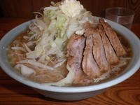 「豚入り小ラーメン・麺カタメ（700円）野菜・ニンニク」@ラーメン二郎 亀戸店の写真