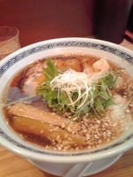 「海老醤油ワンタン麺+白ごはん」@中華そば てんくうの写真