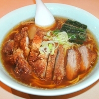 「トン唐揚げラーメン（醤油味 700円）」@元祖 札幌や 永山店の写真