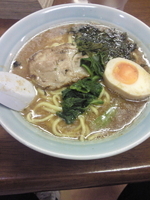 「魚介豚骨らーめん（700円）」@酒々井家 本店の写真