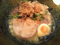 「和風とんこつらーめん+のり+餃子セット」@新家系 らーめん きたくり家 横須賀中央店の写真