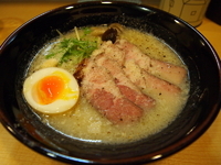 「バスク豚チャーシューのしおかさね味（濃厚・中太麺）」@らーめん奏の写真